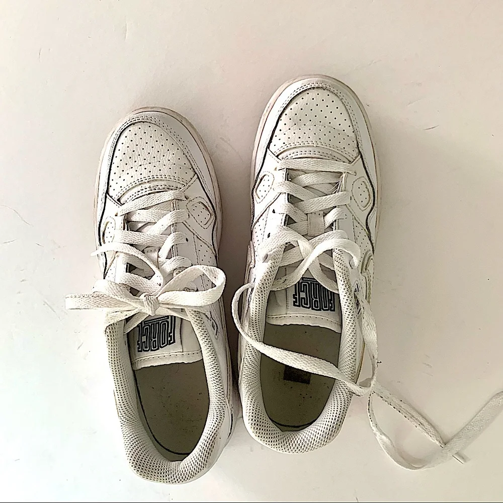 Nike Force white unisex sneakers Size 5.5Y is equivalent to a women’s size 6.5-7